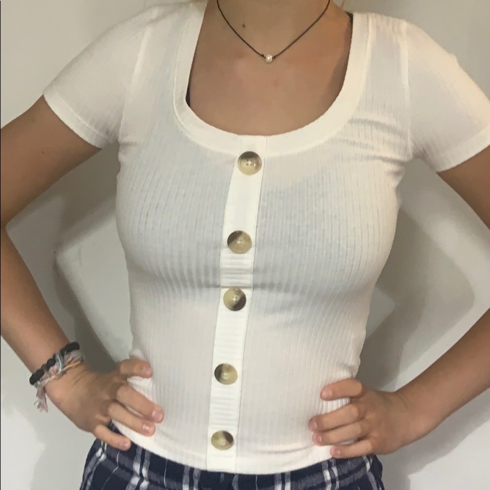 white hollister tee